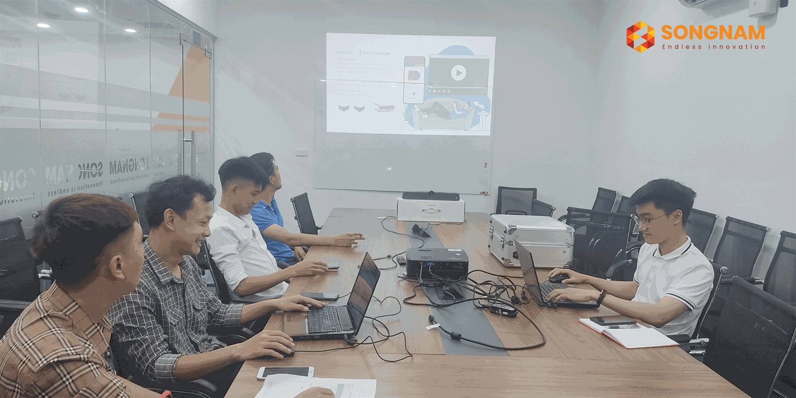 Ngày 29/04 Song Nam Group tổ chức training cho team Smarthome